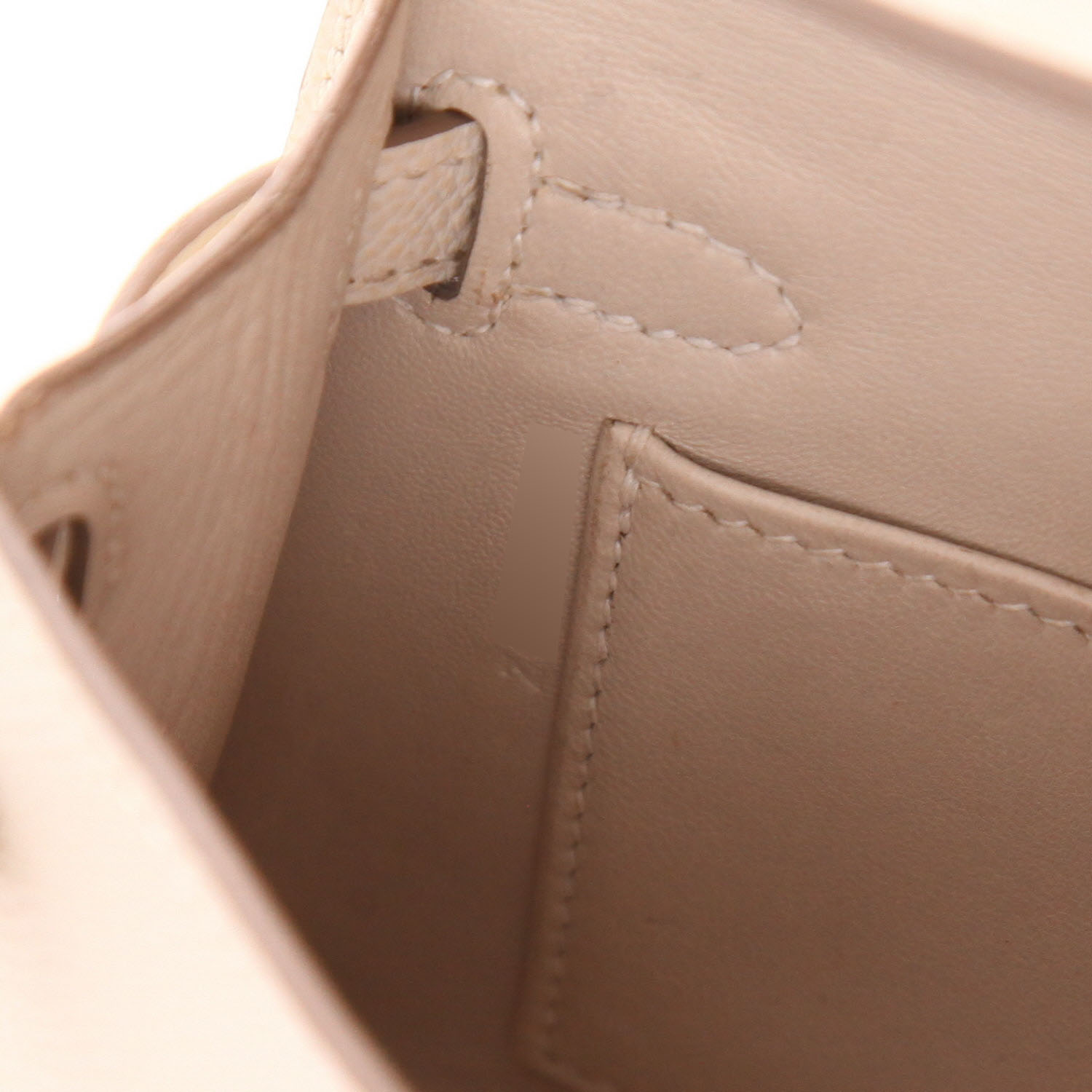 Sac bandoulière Hermès  Kelly 20 cm en cuir epsom Craie - Detail D4
