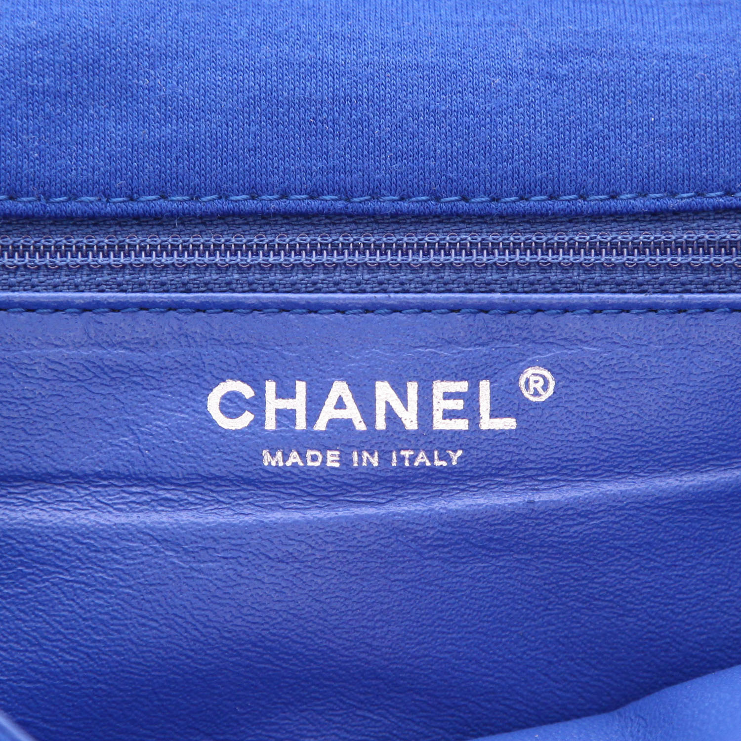 Sac à main Chanel  Timeless en toile jersey bleu- électrique - Detail D2