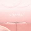 Bolso de mano Chanel  Timeless Classic en tweed rosa - Detail D2 thumbnail