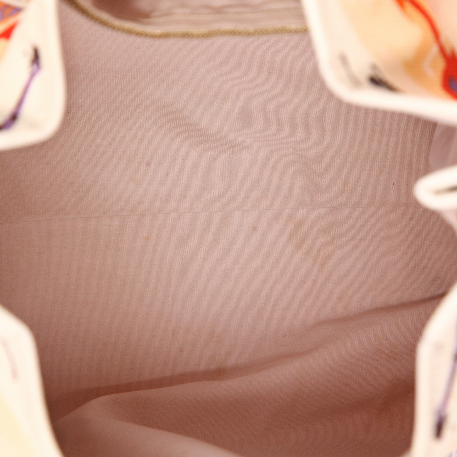 Sac à main Louis Vuitton  Galliera en toile blanc-cassé violet-lilas et rouge et cuir blanc-cassé - Detail D3