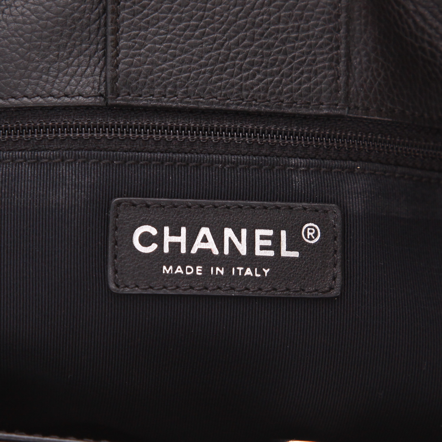 Chanel  Executive handbag  in black grained leather - Detail D2