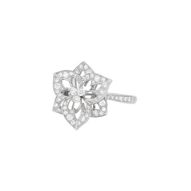 Anello Boucheron Pensée de Diamants in oro bianco e diamanti