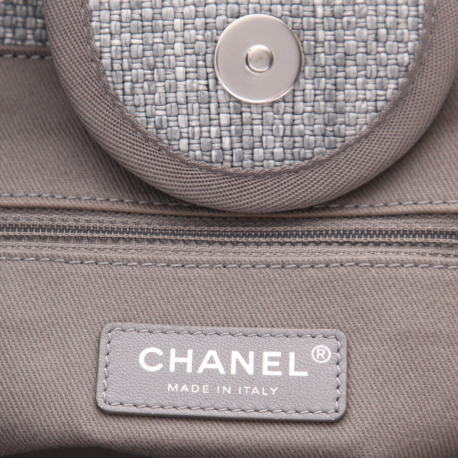 Chanel  Deauville shopping bag  in grey canvas  and grey leather - Detail D2
