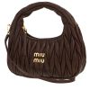 Bolso bandolera Miu Miu  Miu Wander en cuero acolchado marrón - 00pp thumbnail