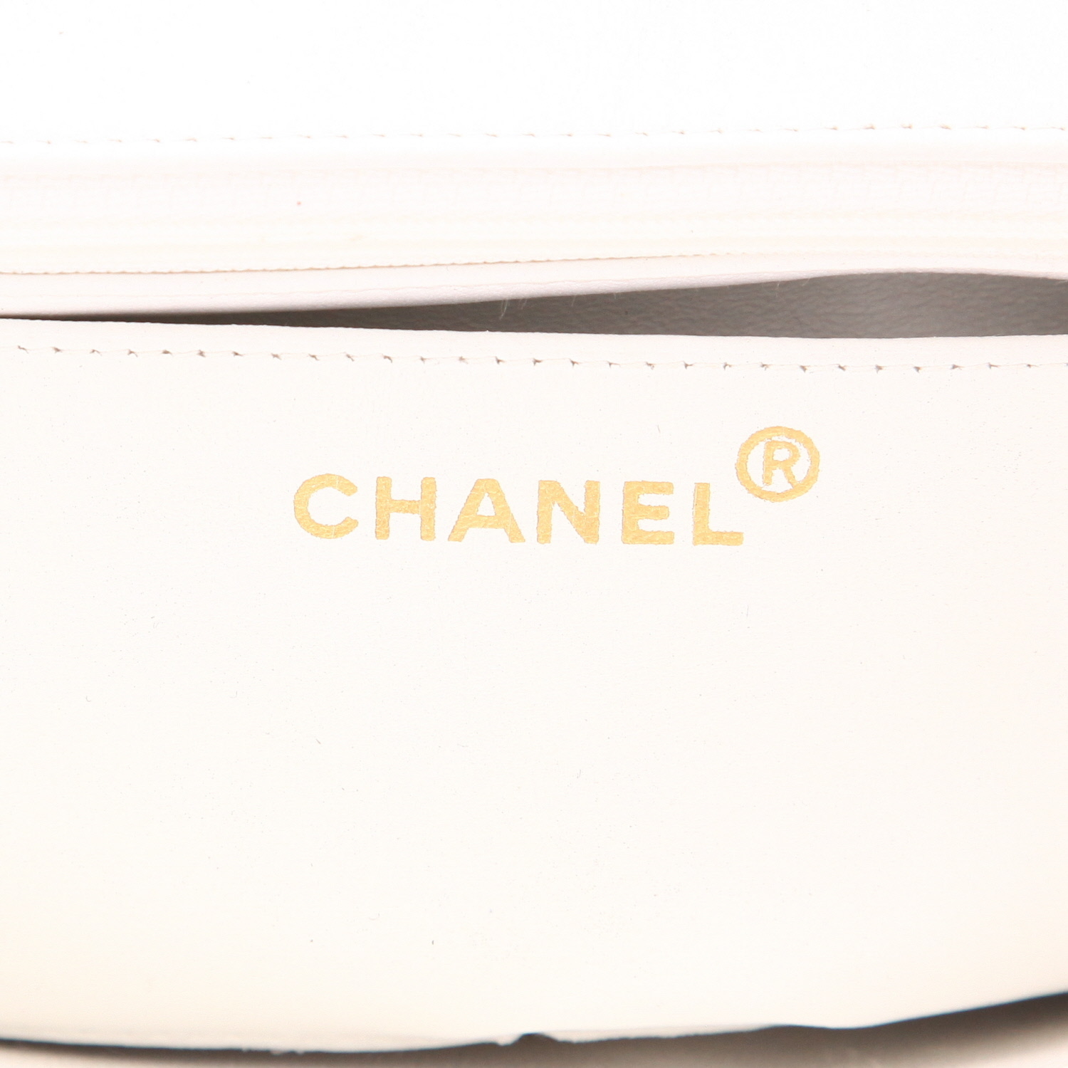 Bolso bandolera Chanel  Timeless Vintage en cuero blanco - Detail D2