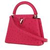 Bolso bandolera Louis Vuitton  Capucines Mini en avestruz rosa - 00pp thumbnail