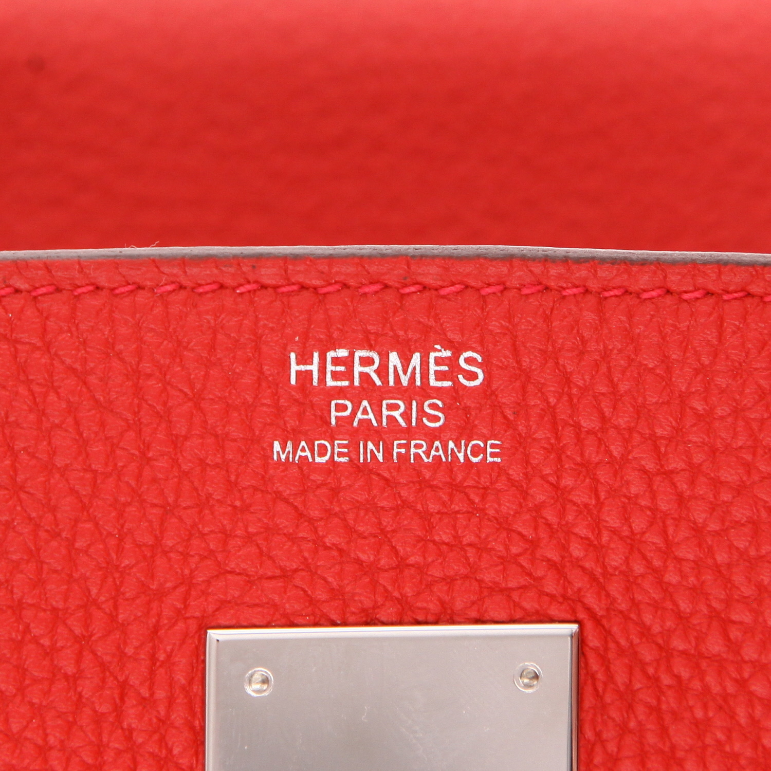 Hermès  Birkin 30 cm handbag  in red Vermillon togo leather - Detail D2