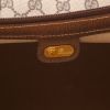 Bolsa de viaje Gucci   en lona Monogram beige y cuero marrón - Detail D2 thumbnail