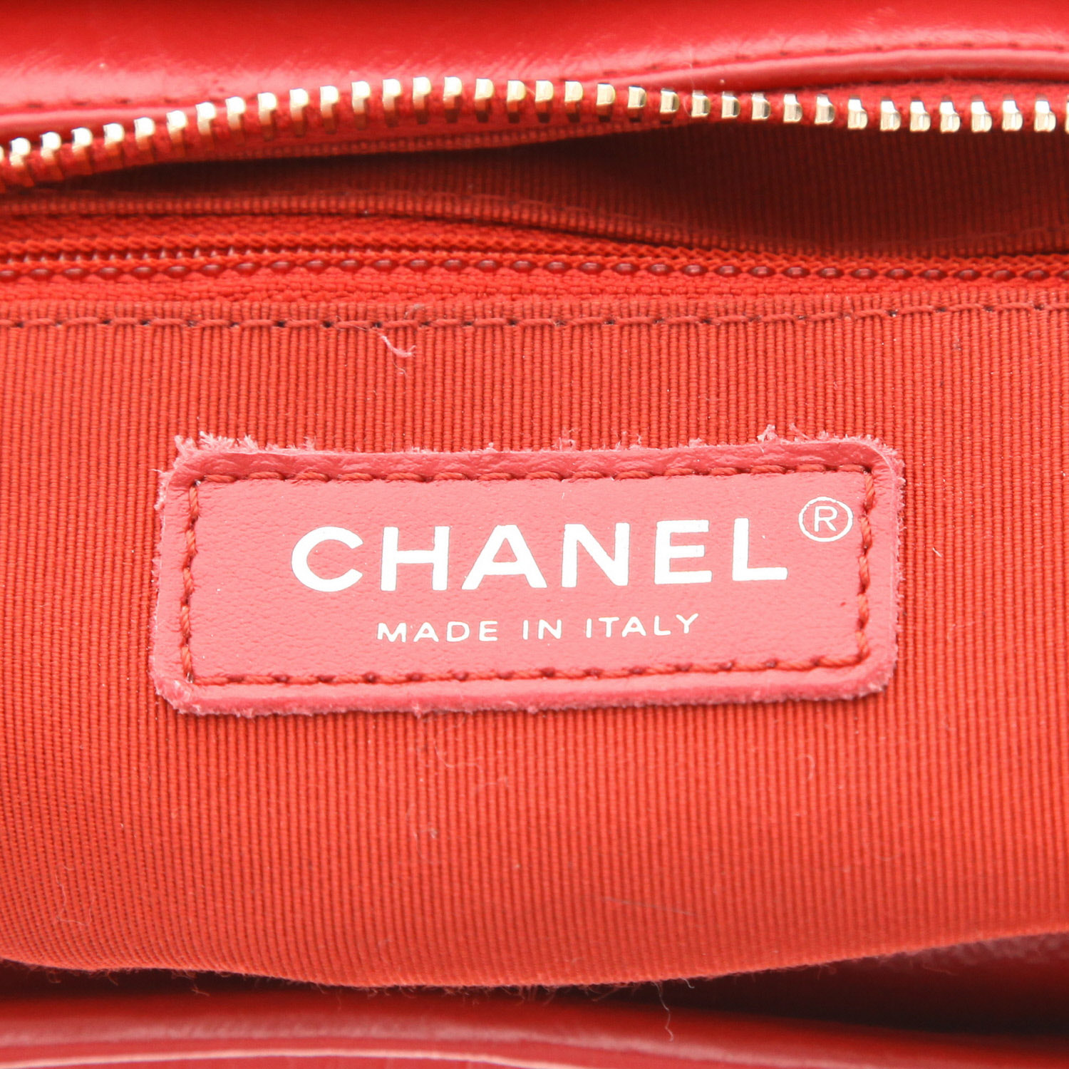 Chanel Gabrielle small model shoulder bag in red quilted leather - Detail D2