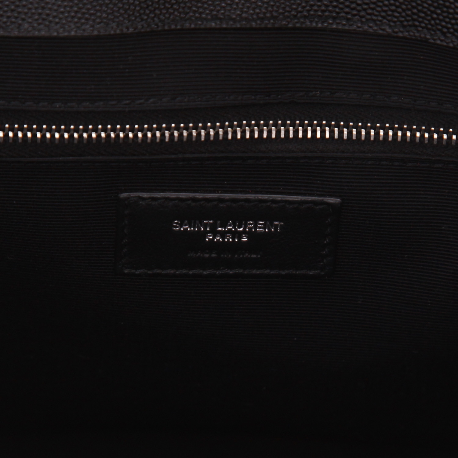 Sac bandoulière Saint Laurent  Enveloppe en cuir grainé noir - Detail D2