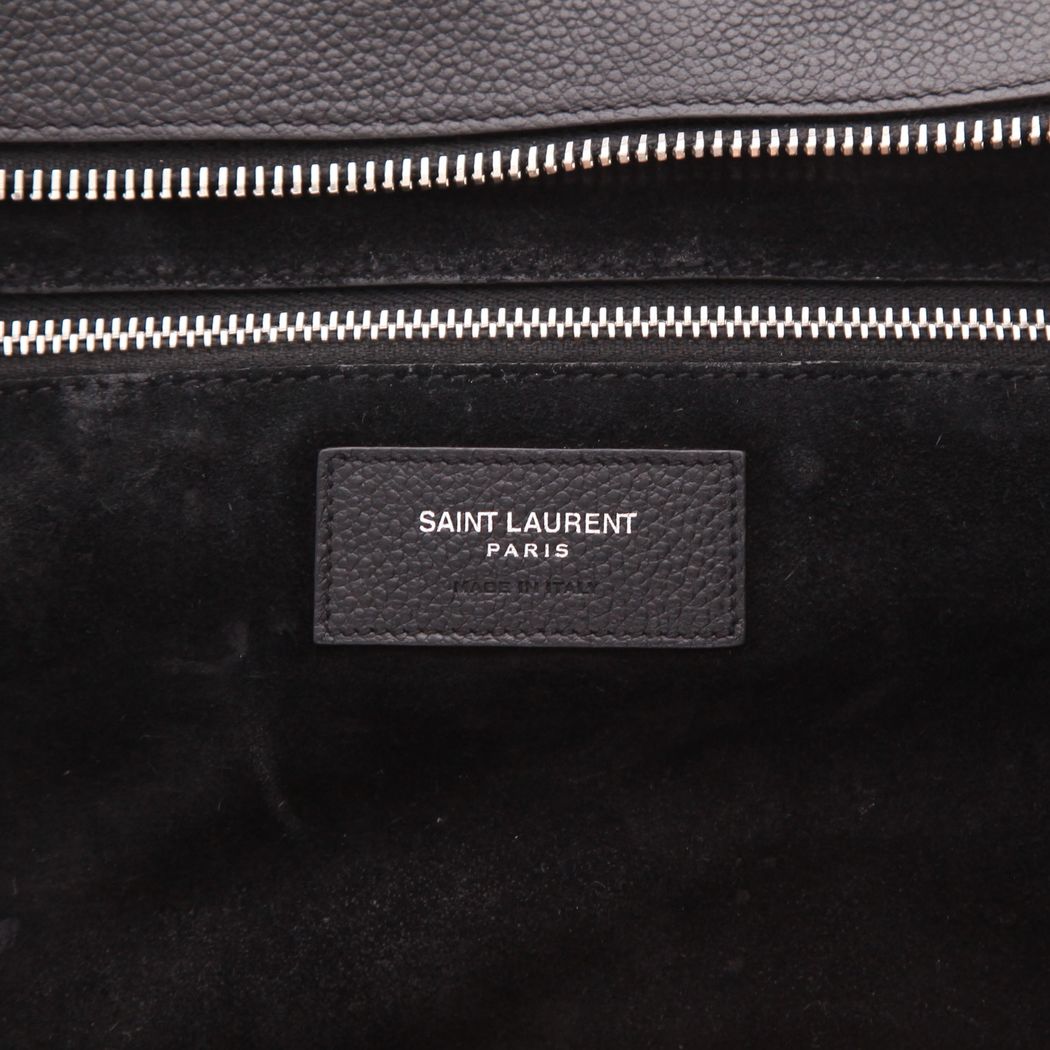 Bolso de mano Saint Laurent  Rive Gauche en cuero granulado negro - Detail D2