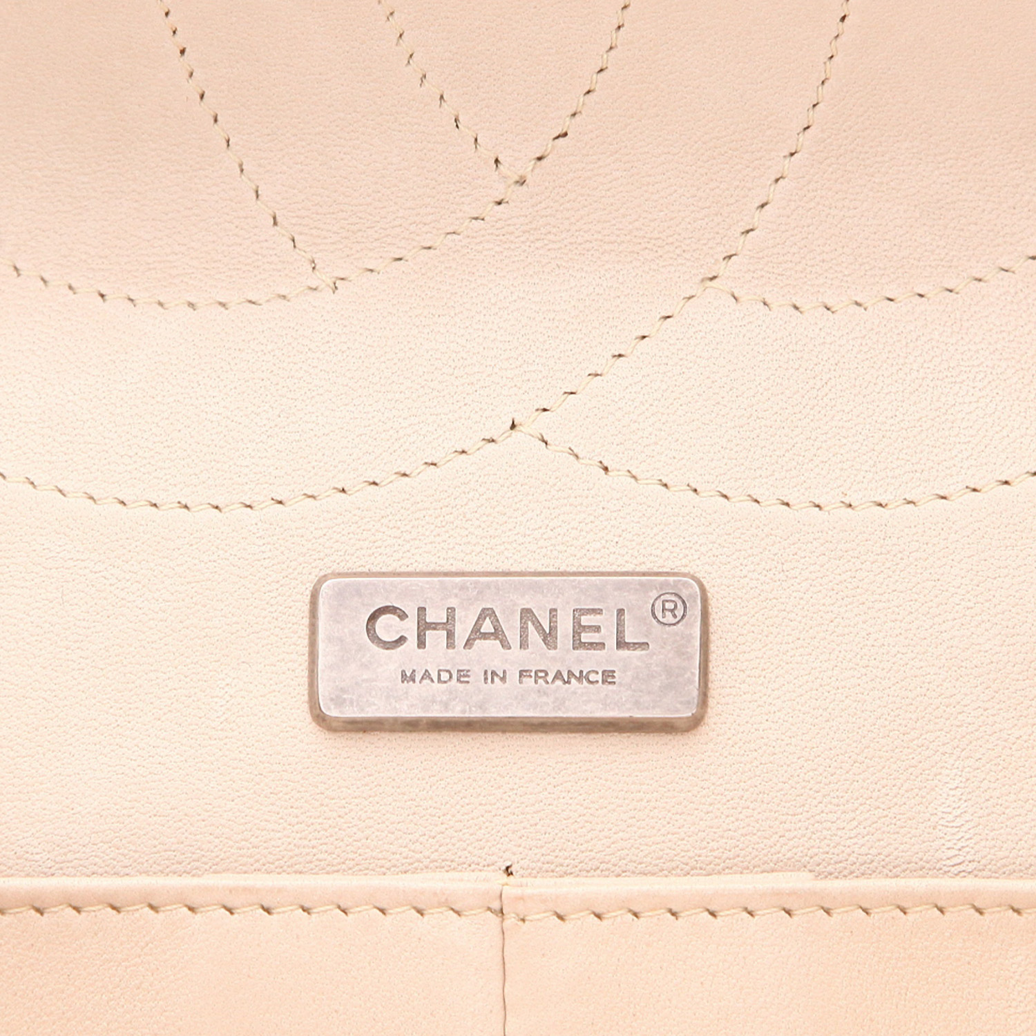 Chanel  Chanel 2.55 shoulder bag  in beige crocodile - Detail D2