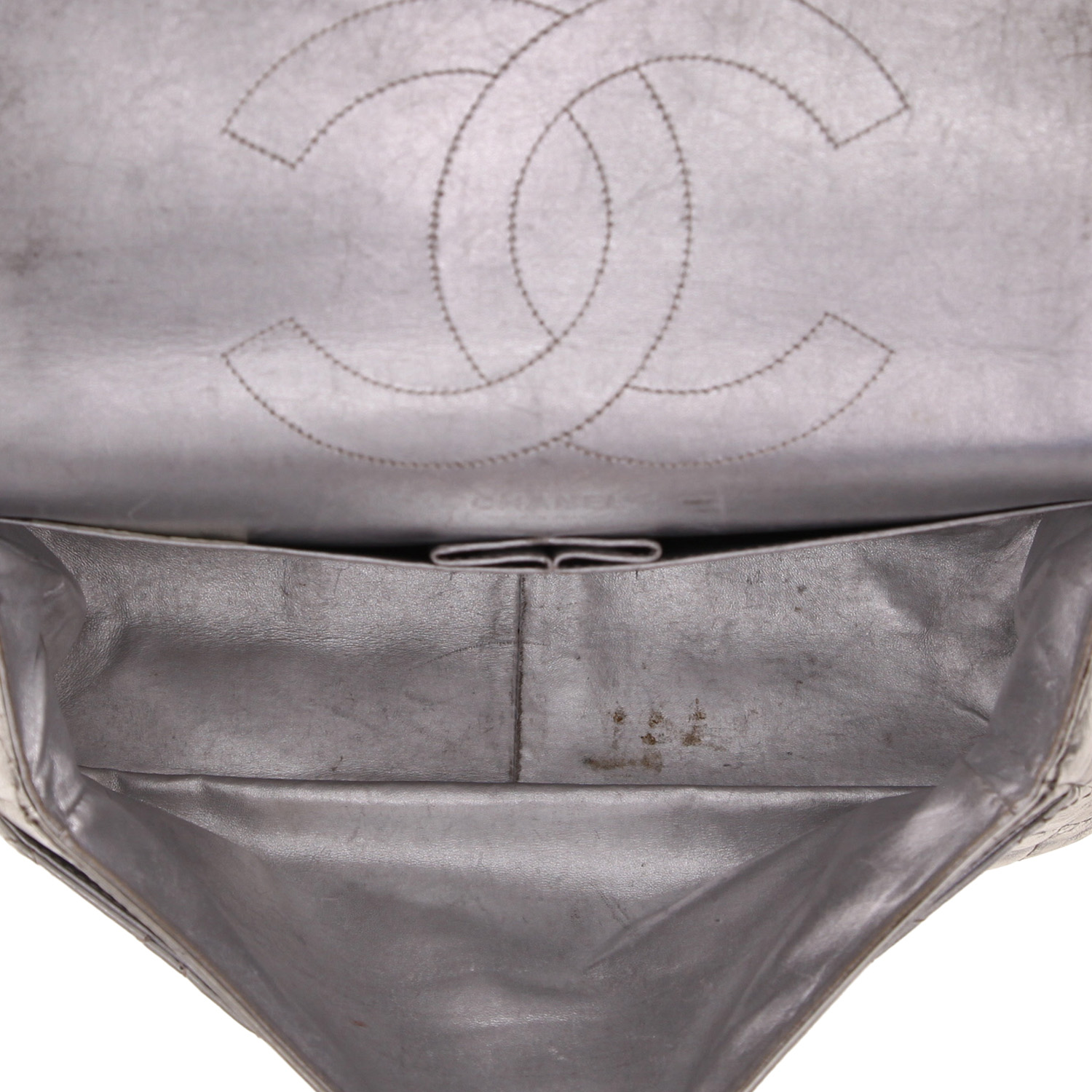 Chanel 2.55 shoulder bag  in silver quilted leather - Detail D3