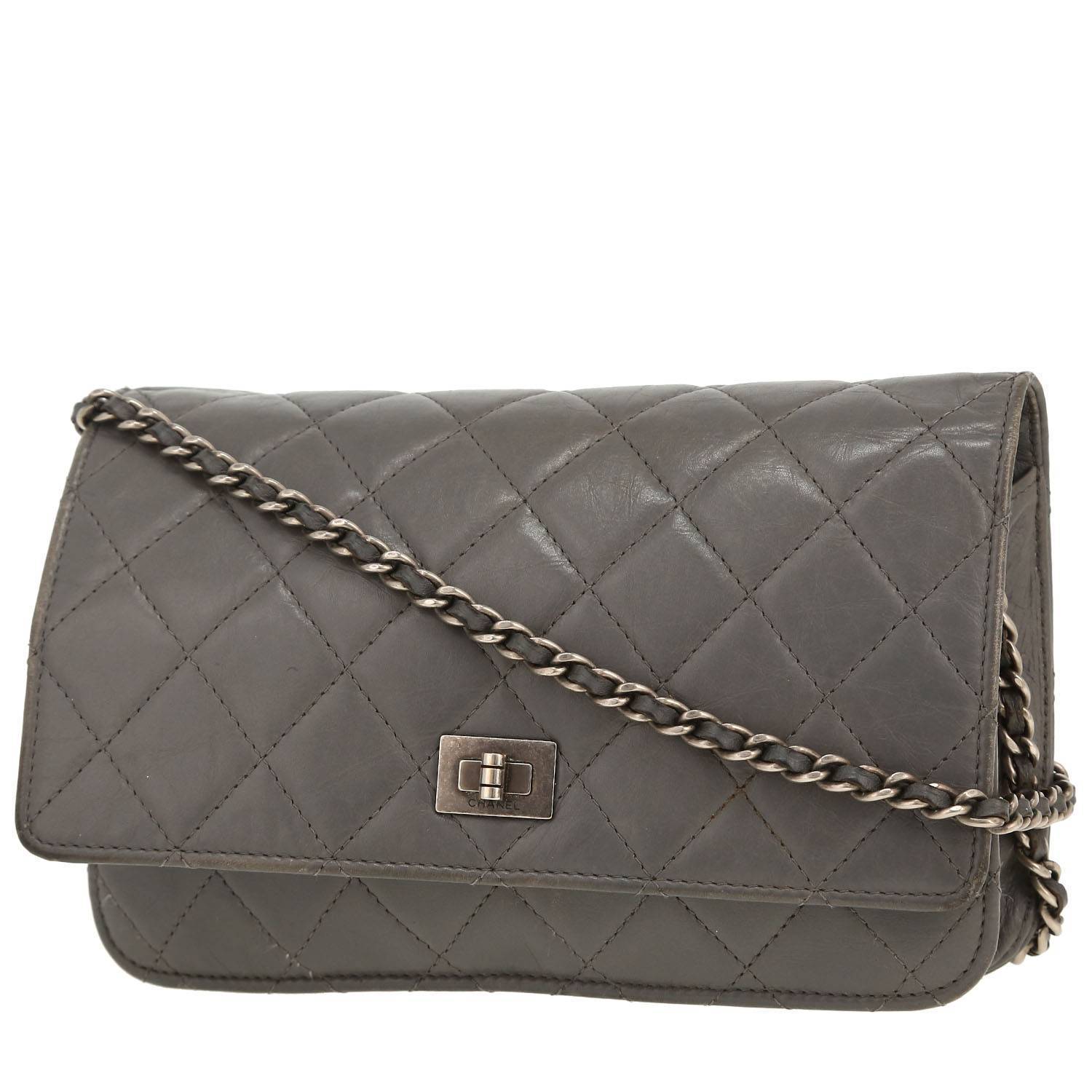 Chanel Wallet on Chain shoulder bag in grey quilted leather