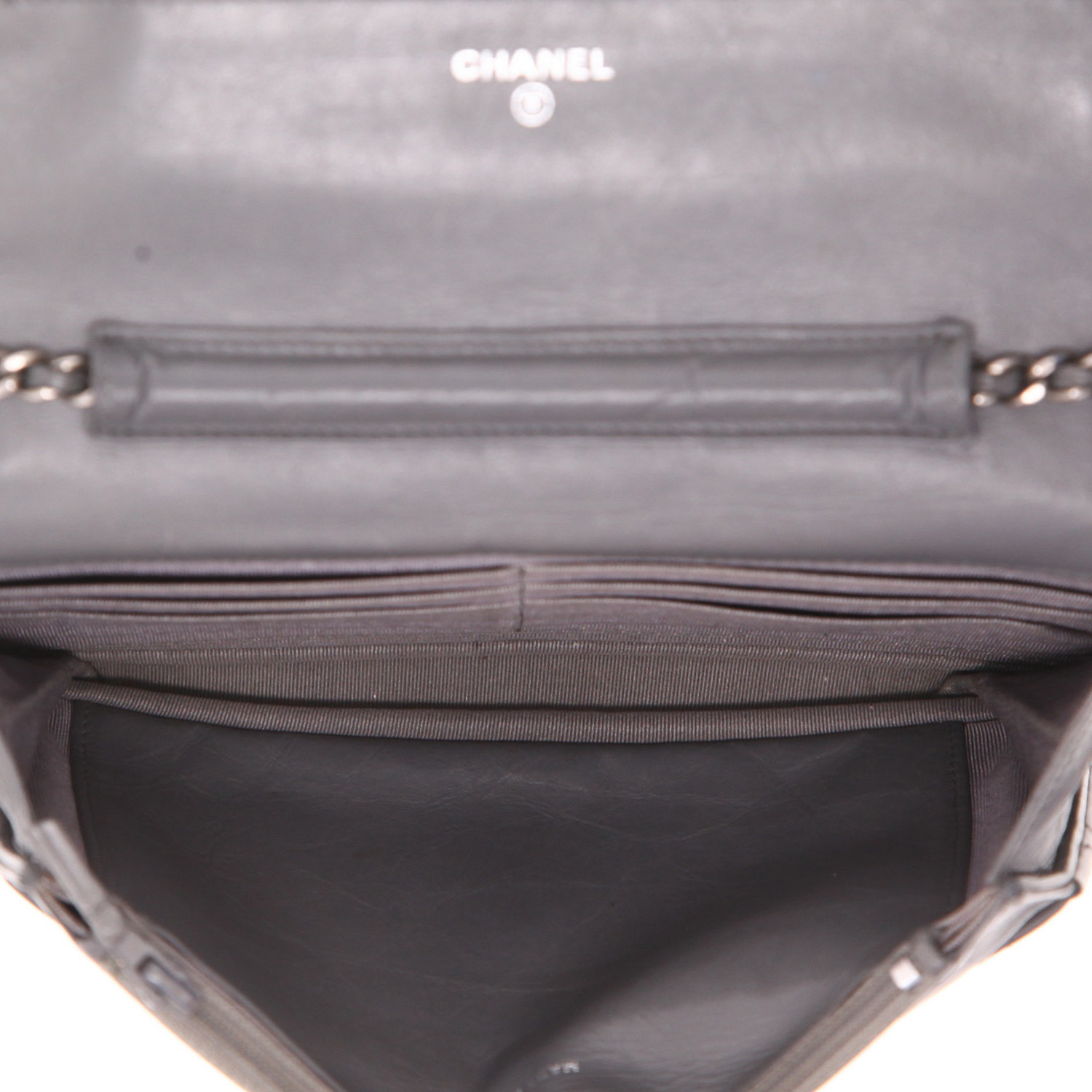 Bolso bandolera Chanel  Wallet on Chain en cuero acolchado gris - Detail D3