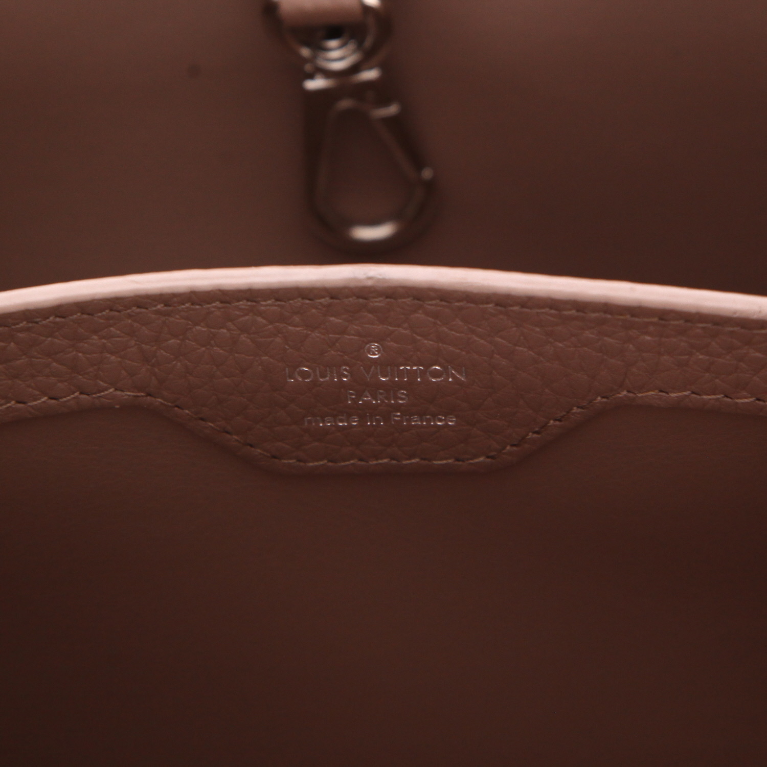 Louis Vuitton Capucines BB small model handbag in pink leather taurillon clémence - Detail D2