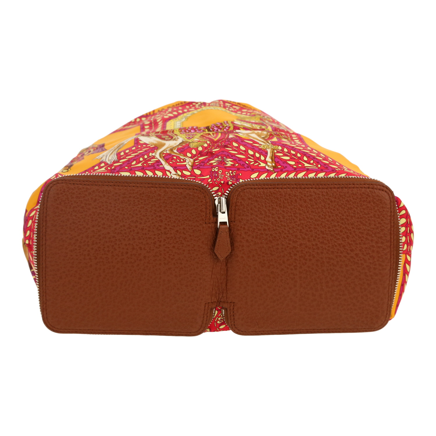Sac cabas Hermès Silky Pop - Shop Bag en toile imprimée jaune et rose et cuir marron - Detail D1
