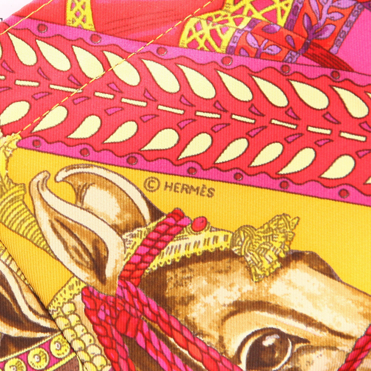 Sac cabas Hermès Silky Pop - Shop Bag en toile imprimée jaune et rose et cuir marron - Detail D2