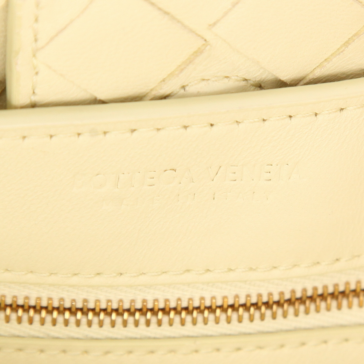 Borsa Bottega Veneta Andiamo modello piccolo in pelle intrecciata gialla - Detail D2