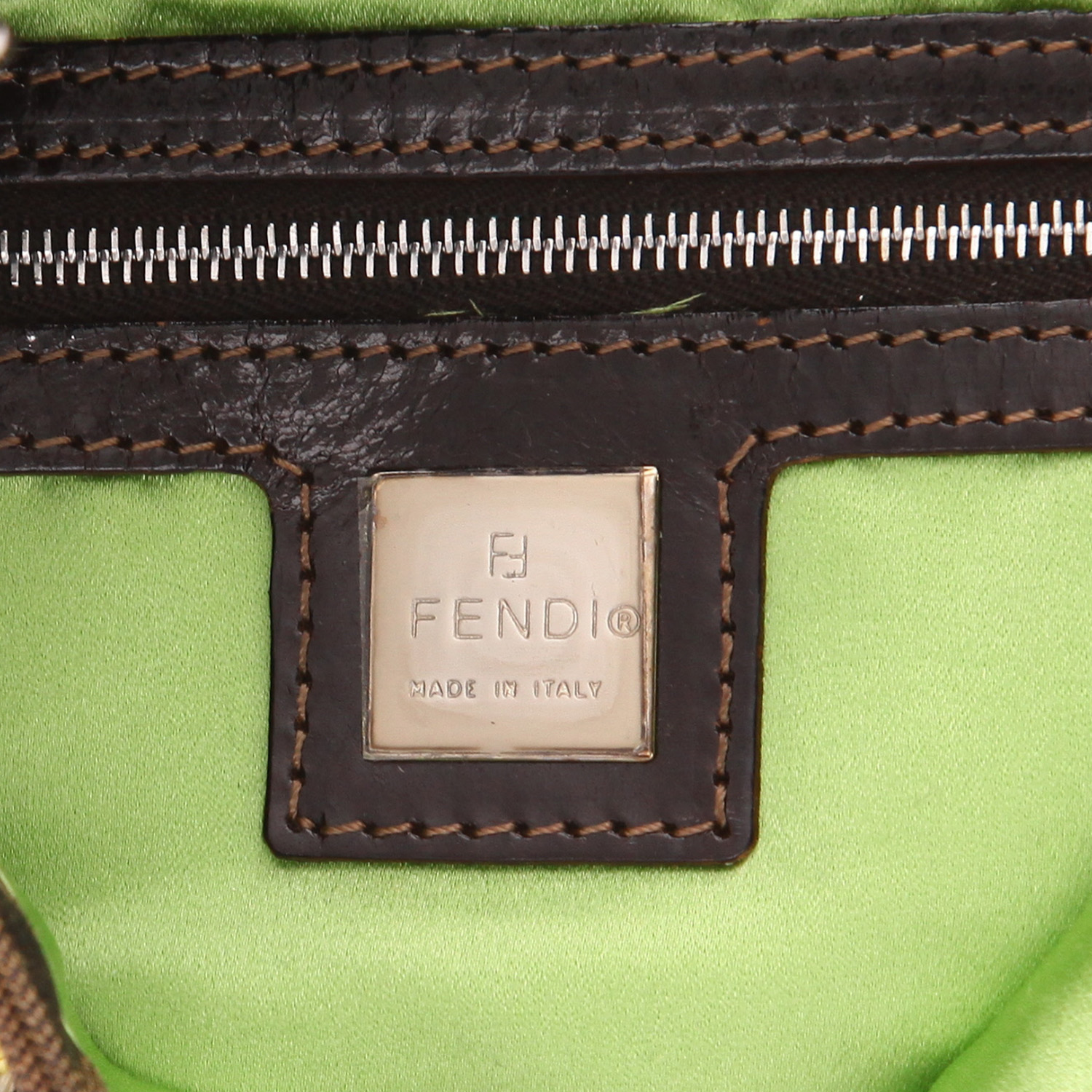 Fendi Baguette handbag in brown logo canvas - Detail D2