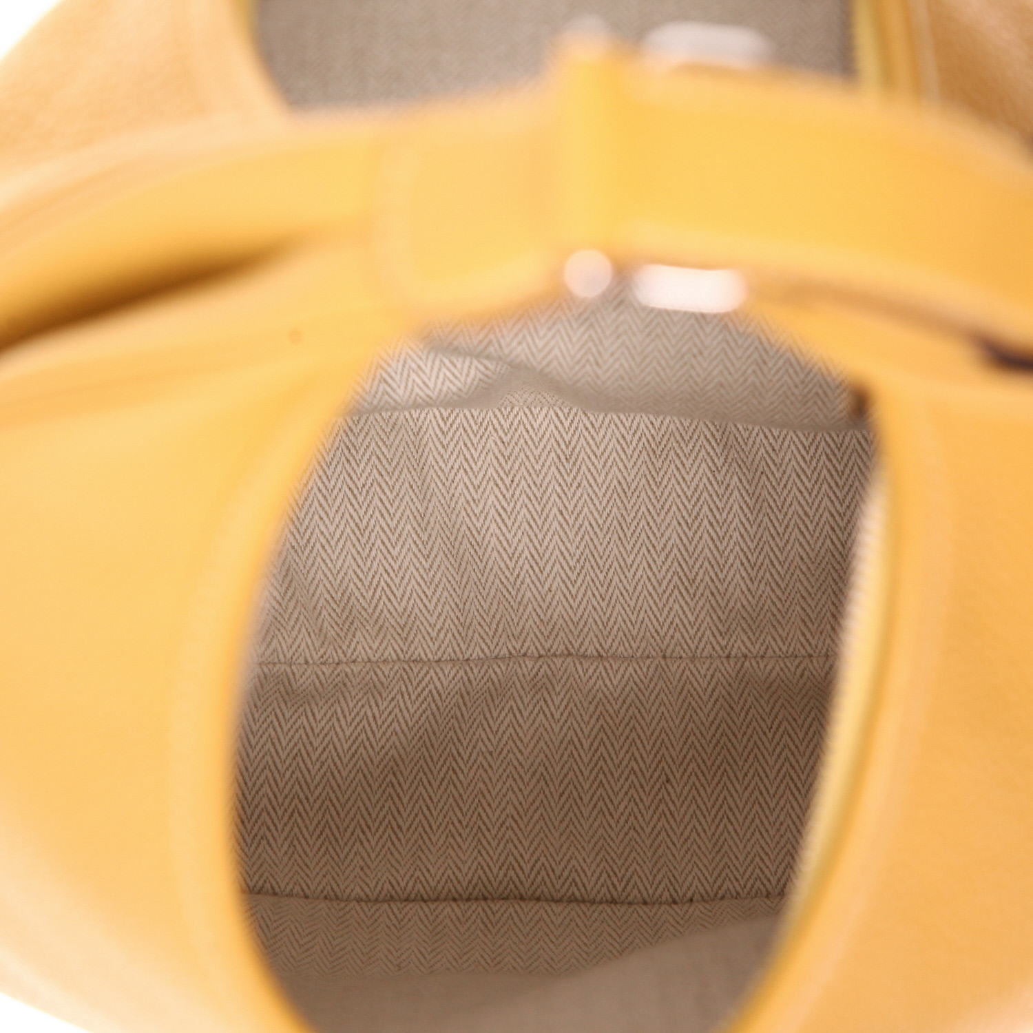 Bolso para llevar al hombro Hermès Goya en cuero amarillo - Detail D3