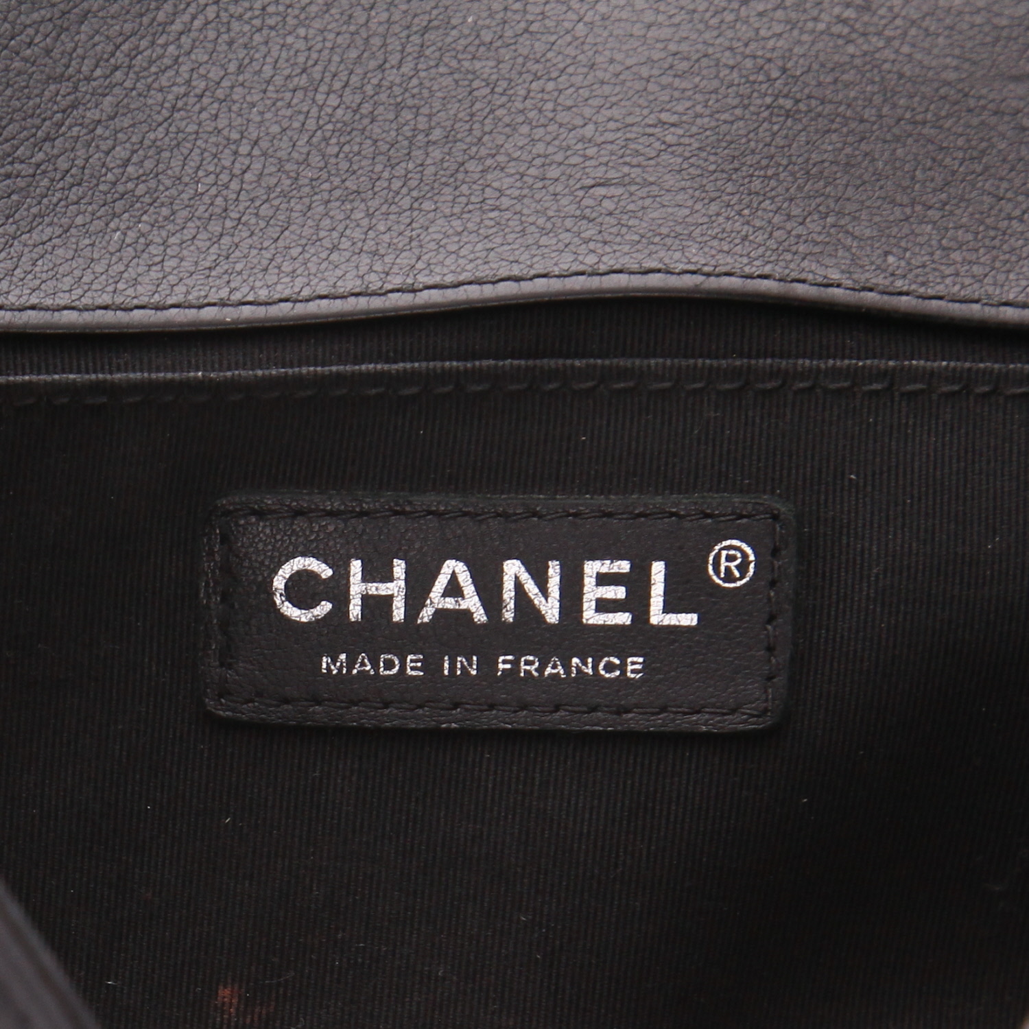 Borsa a tracolla Chanel  Boy in pelle trapuntata nera - Detail D2
