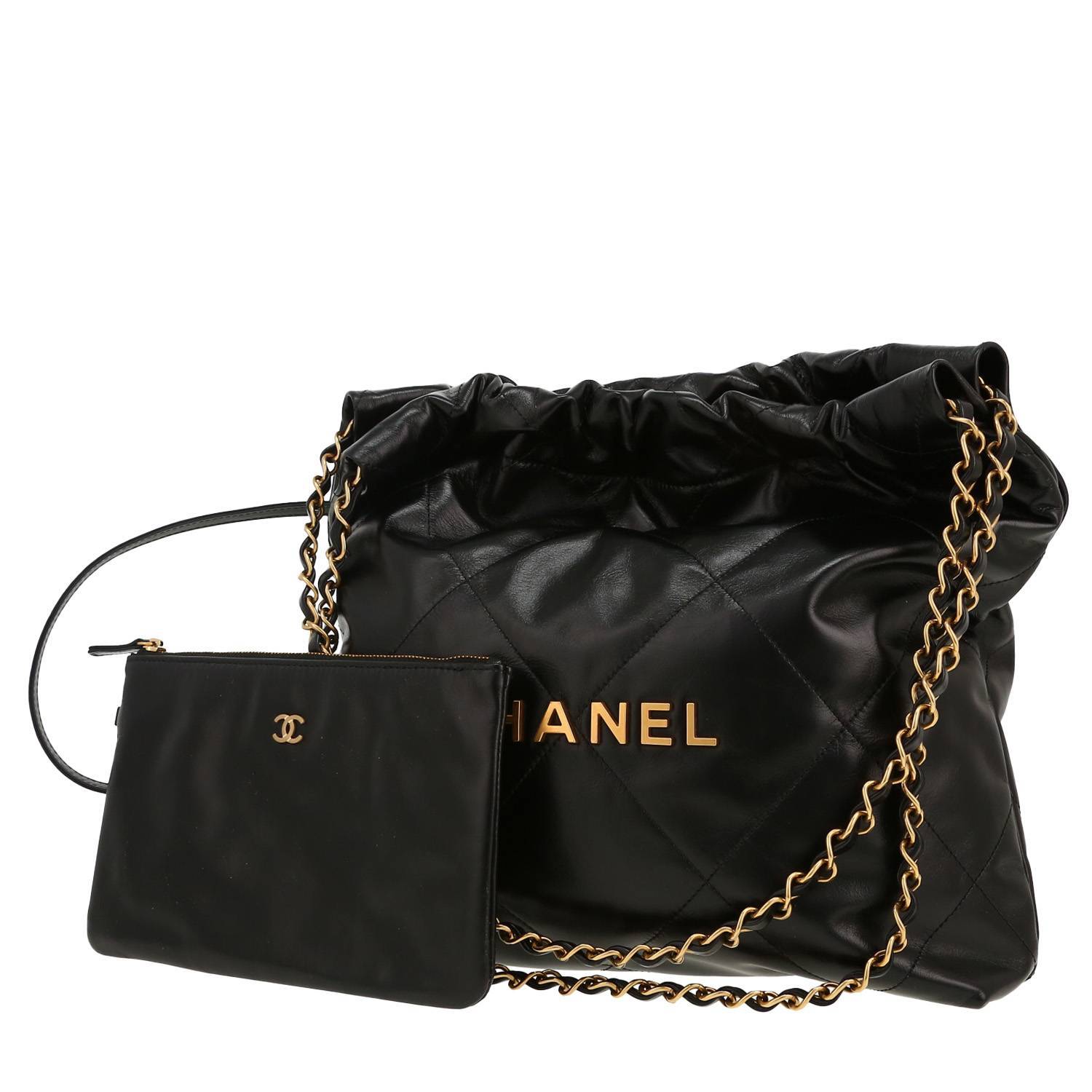 Bolso de mano Chanel  22 modelo pequeño  en cuero negro