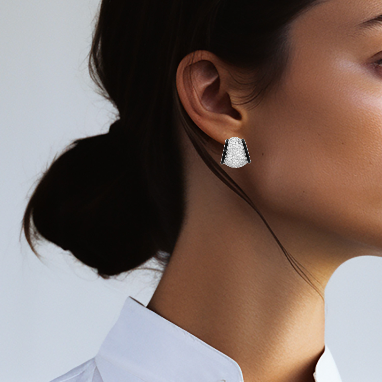 A pair of vintage earrings in white gold, diamonds and onyx - Detail D1