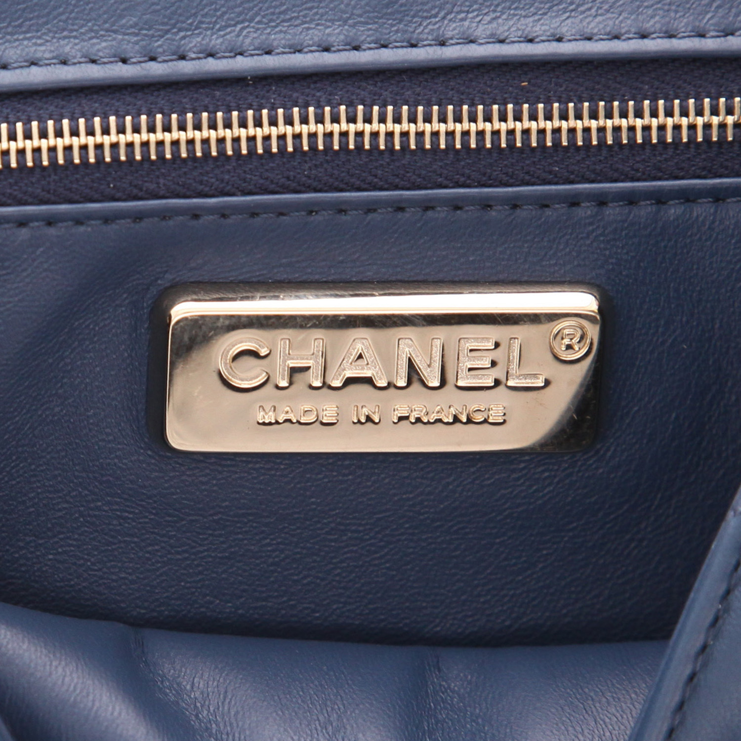 Borsa a tracolla Chanel   in pelliccia e pelle blu - Detail D2