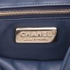 Sac bandoulière Chanel   en fourrure et cuir bleu - Detail D2 thumbnail