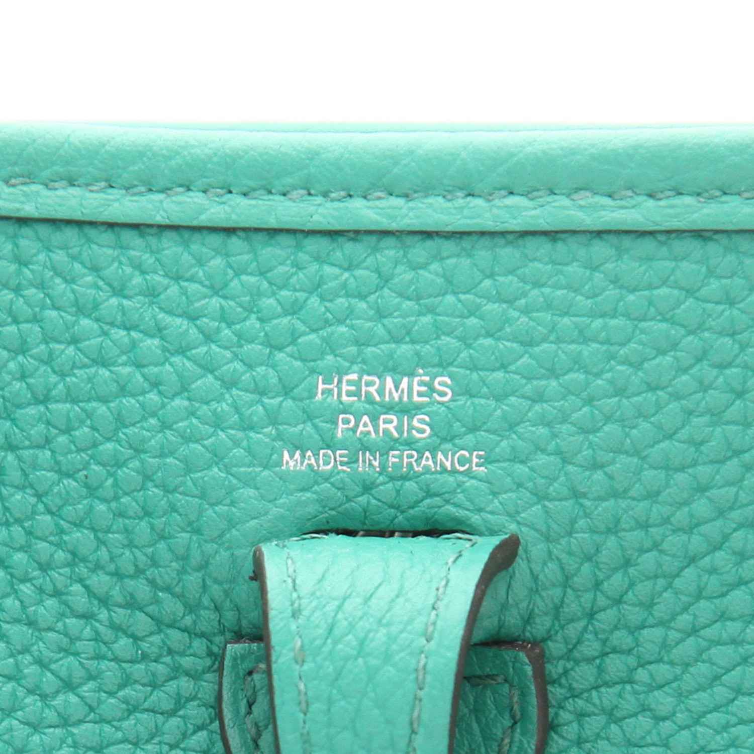 Bolso bandolera Hermès  Mini Evelyne en cuero taurillon clémence Vert Jade - Detail D2
