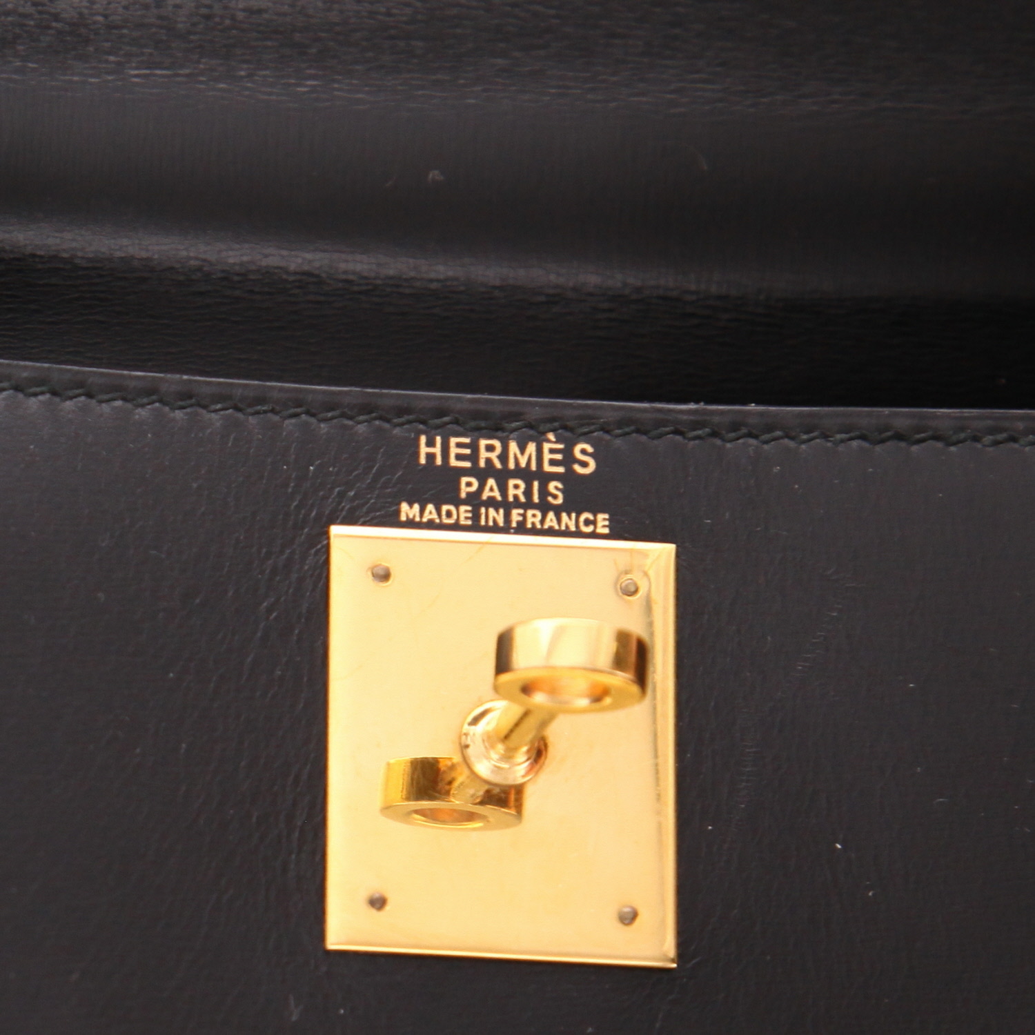 Sac à main Hermès  Kelly 28 cm en cuir box noir - Detail D2