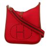 Sac bandoulière Hermès  Evelyne en feutrine rouge et cuir Barénia gold - 00pp thumbnail