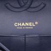 Sac à main Chanel  Timeless Classic en cuir grainé matelassé bleu-marine - Detail D2 thumbnail