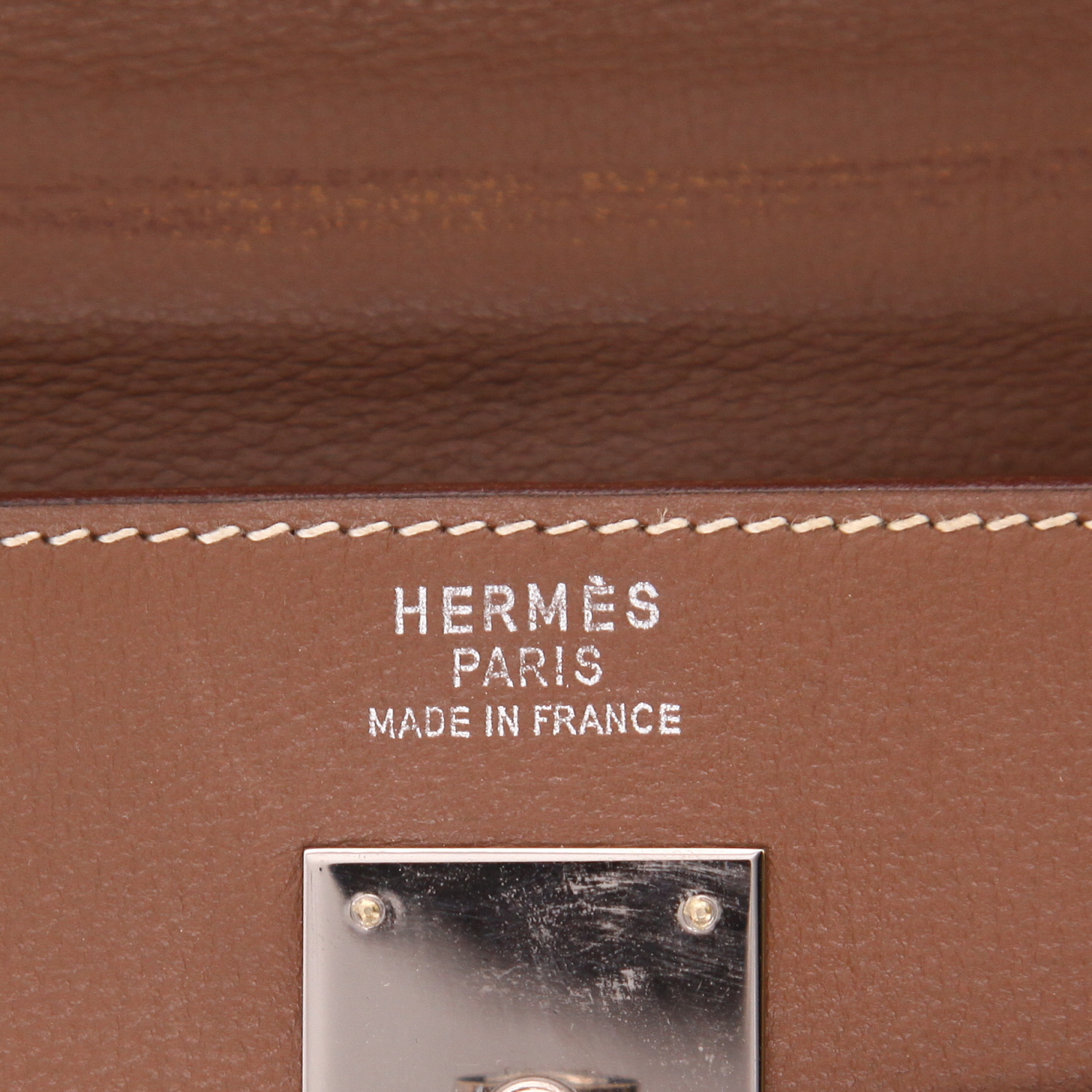Hermès  Kelly 35 cm handbag  in brown impregnated calfskin - Detail D2
