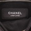 Sac bandoulière Chanel   en cuir matelassé noir - Detail D2 thumbnail