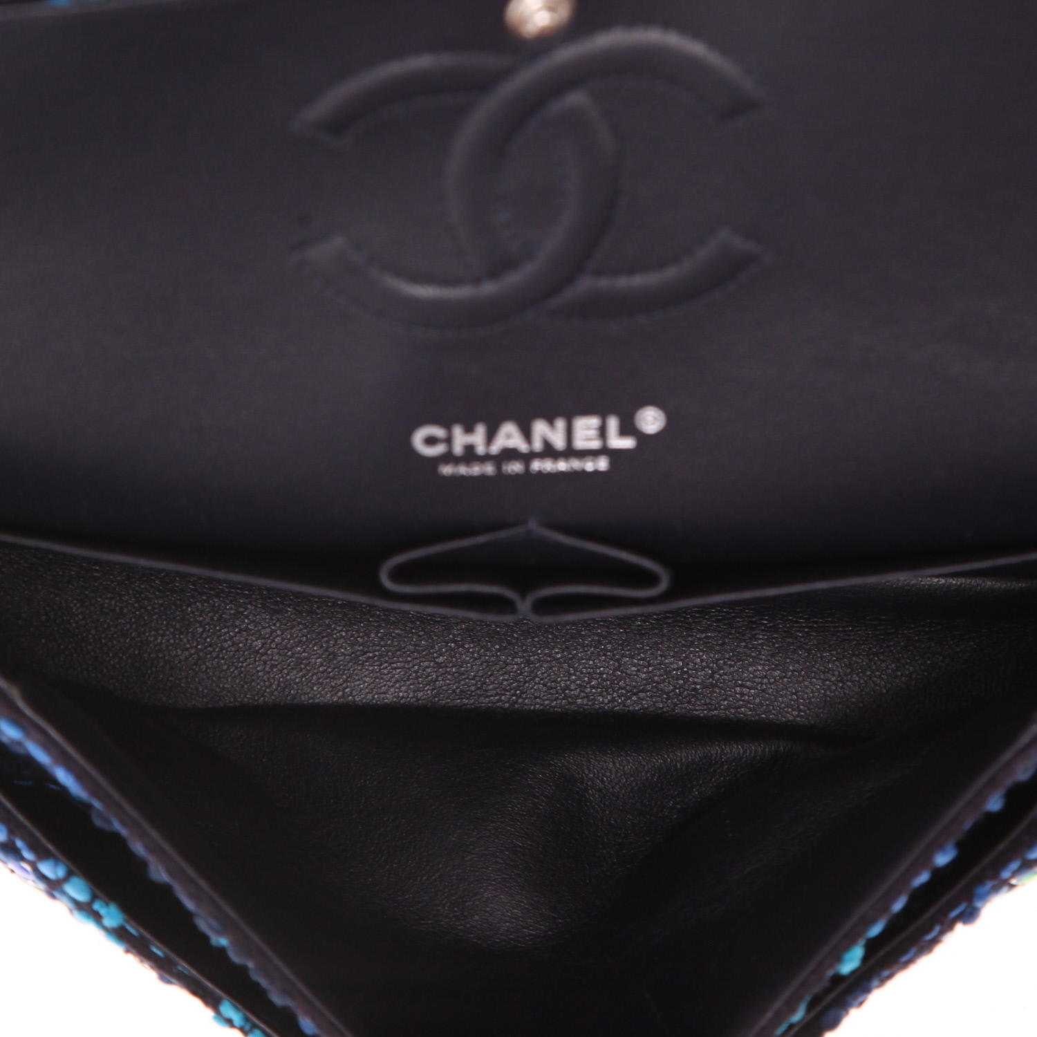 Bolso de mano Chanel  Timeless Classic en tweed azul marino - Detail D3