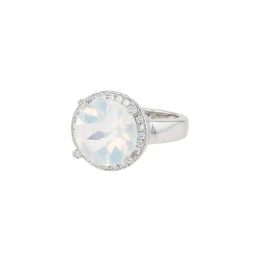 Bague Poiray Fille Antique en or blanc, milky quartz et diamants
