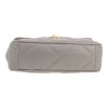 Chanel  19 large model  shoulder bag  in grey quilted leather - Detail D1 thumbnail
