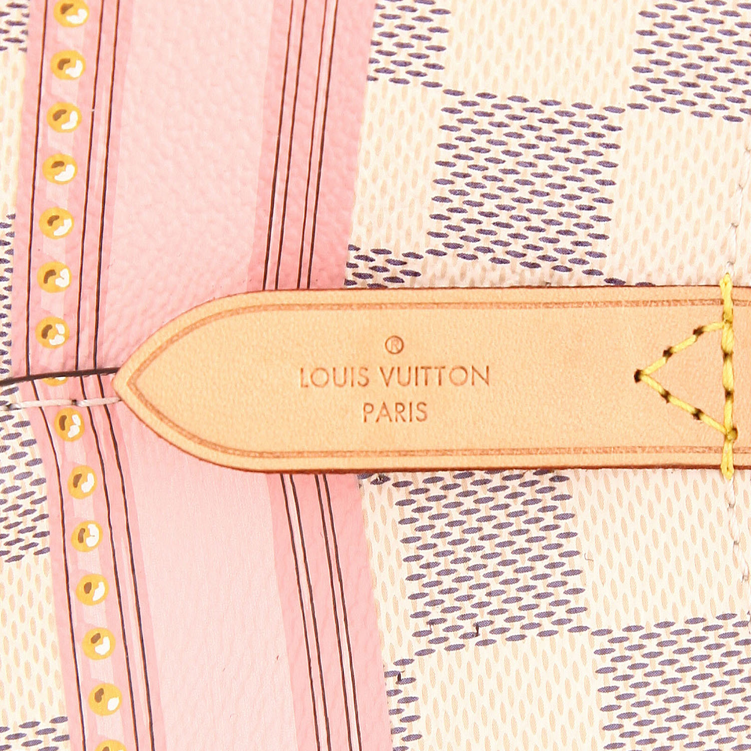 Bolso de mano Louis Vuitton Trunks NéoNoé en lona a cuadros azul celeste y cuero natural - Detail D2