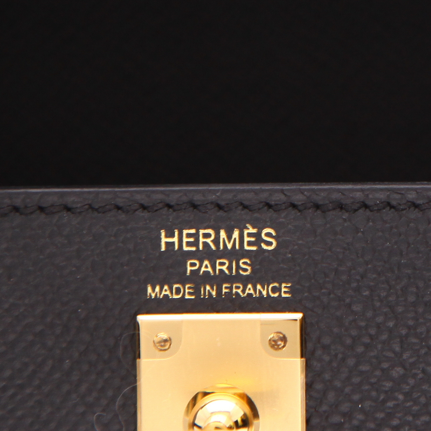 Sac à main Hermès  Kelly 25 cm en cuir epsom noir - Detail D2