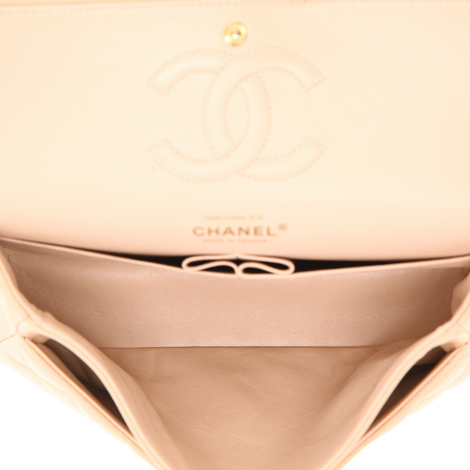 Bolso de mano Chanel  Timeless Classic en cuero acolchado beige - Detail D3