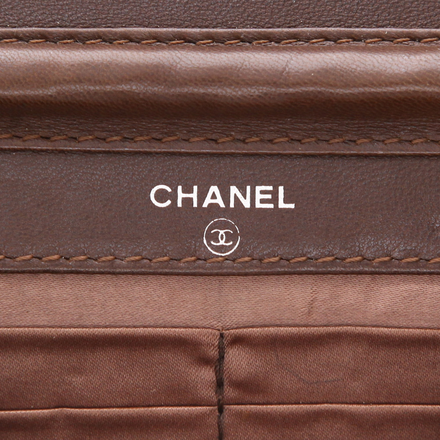 Bolso bandolera Chanel  Wallet on Chain en lona caqui - Detail D2