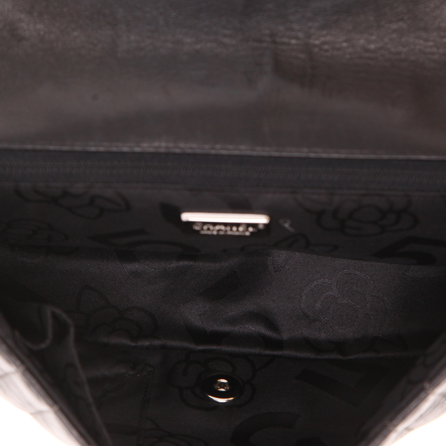 Chanel  Timeless handbag  in black quilted leather - Detail D3