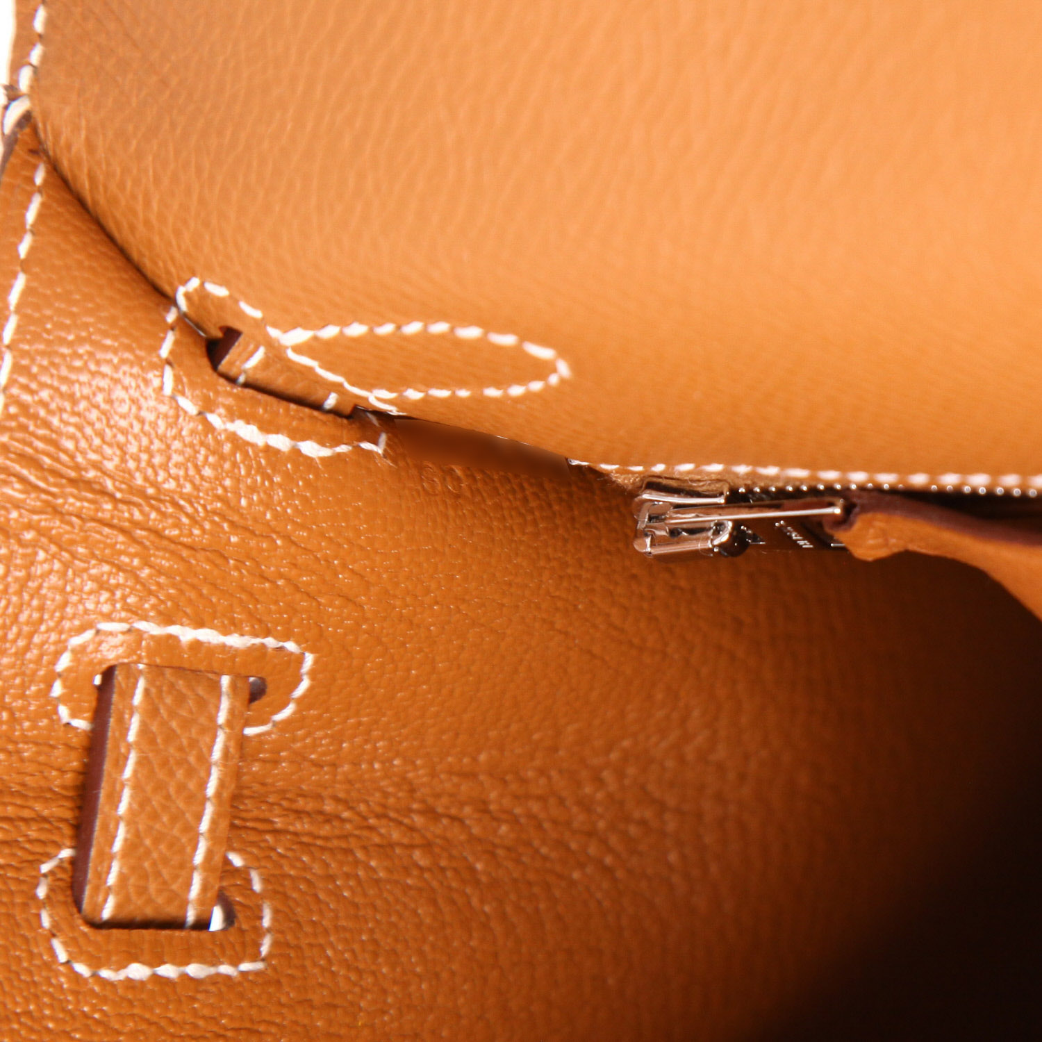 Bolso de mano Hermès  Kelly 25 cm en cuero epsom color oro - Detail D4