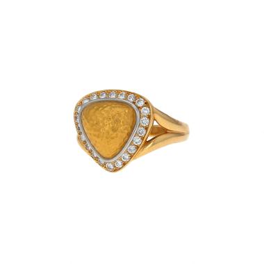 Sortija Chaumet  de oro amarillo, platino y diamantes