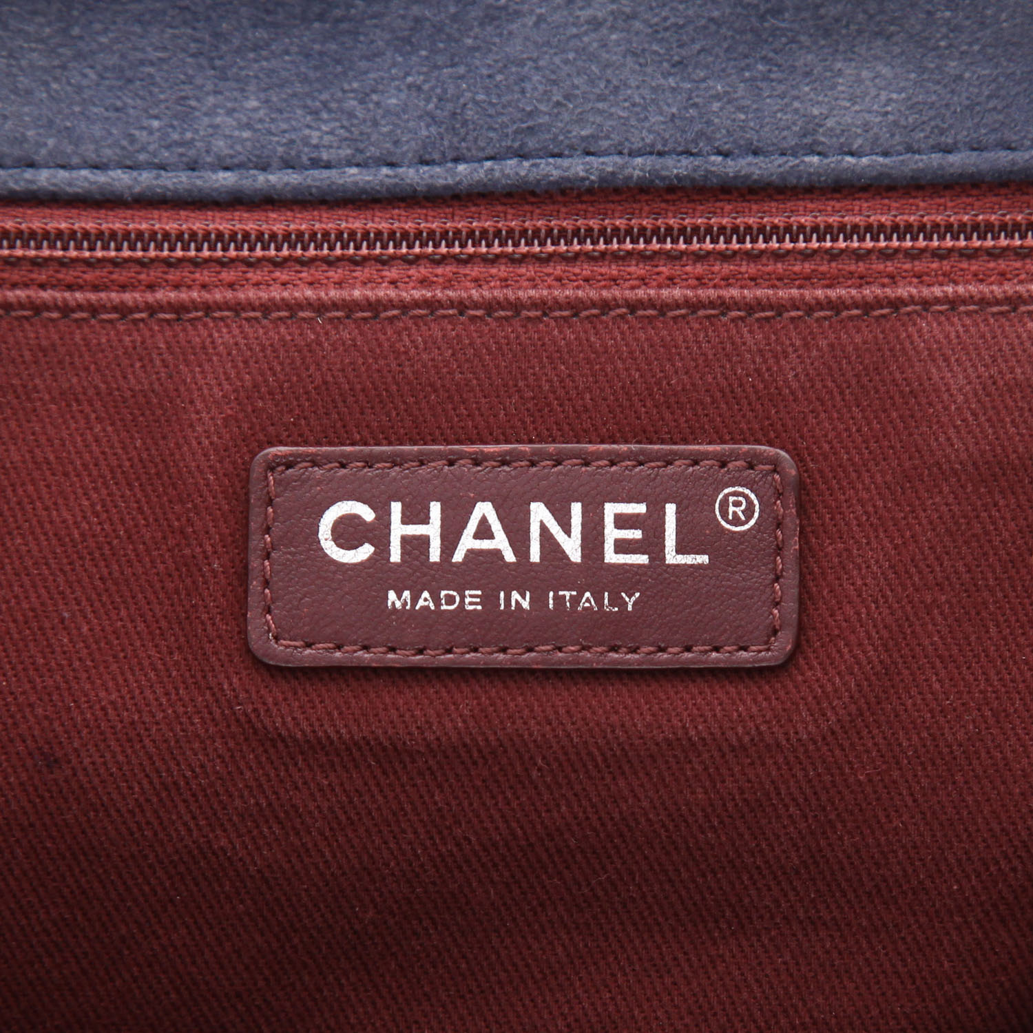 Chanel large model shoulder bag in grey quilted canvas - Detail D2