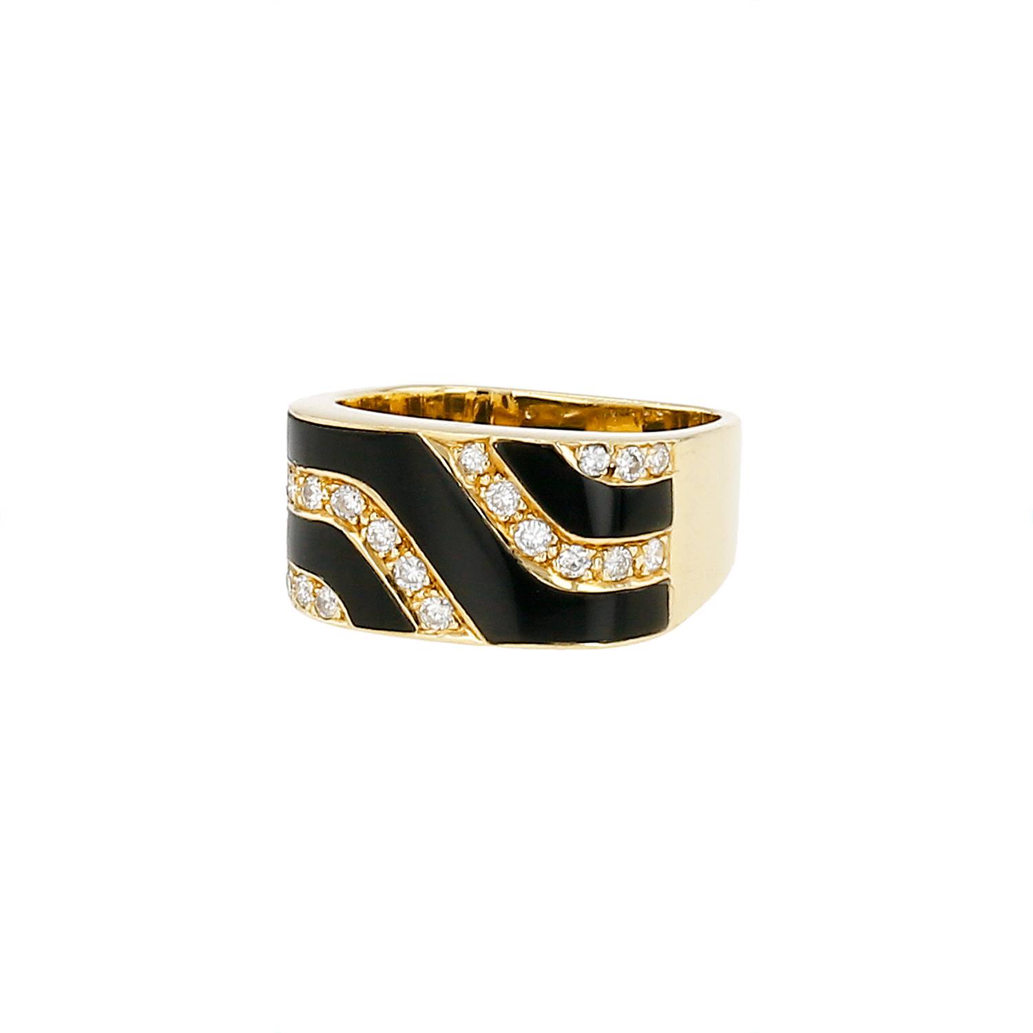 Vintage  ring in yellow gold, onyx and diamonds