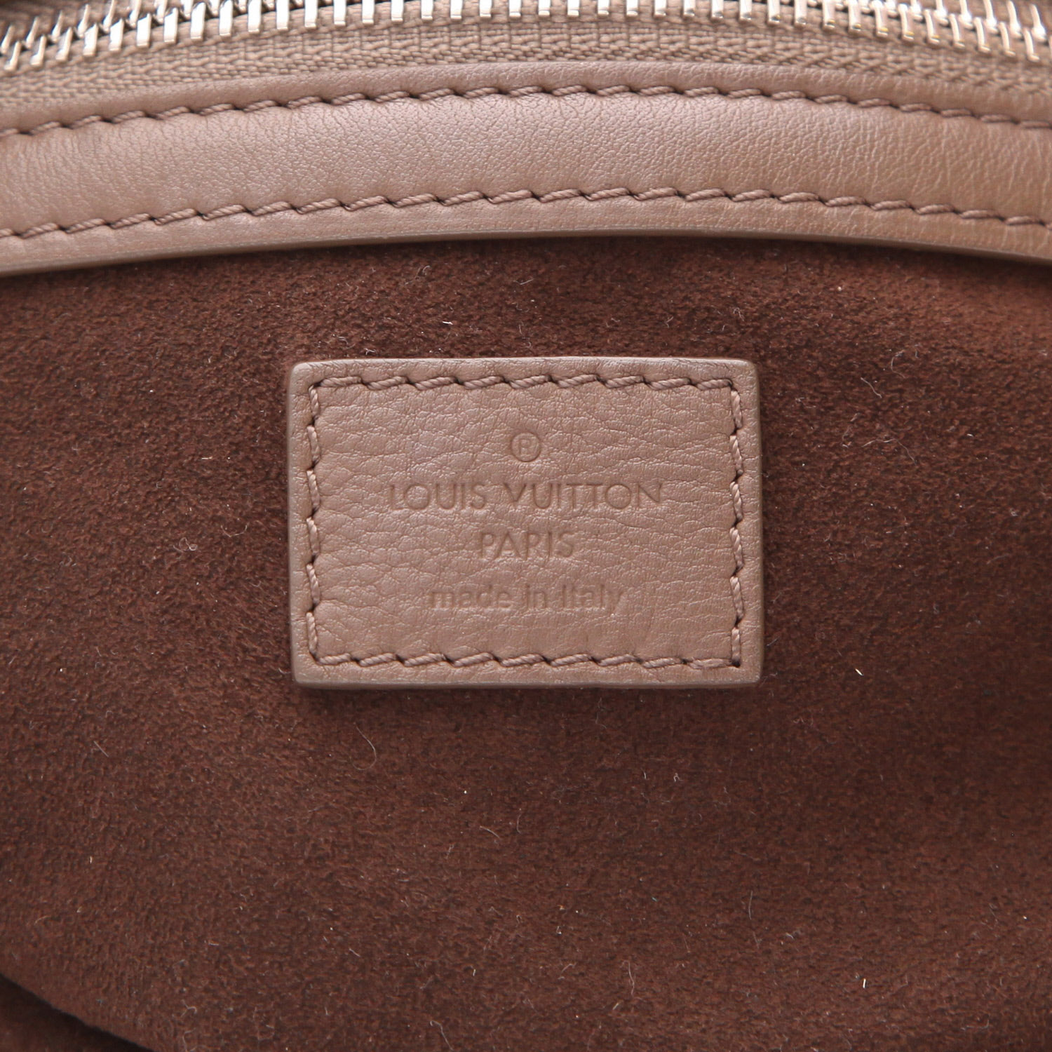 Sac à main Louis Vuitton   en cuir monogram empreinte taupe - Detail D2