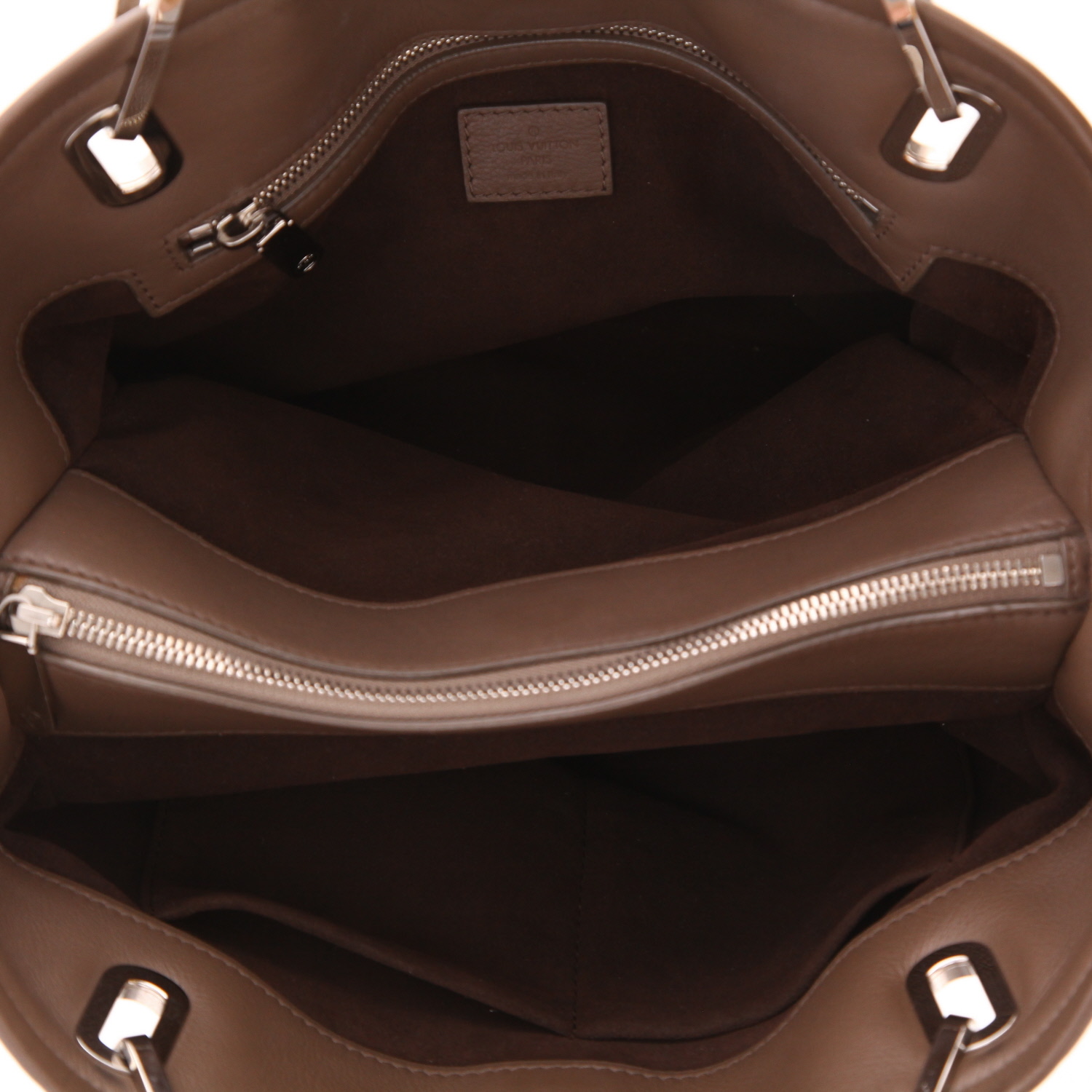 Sac à main Louis Vuitton   en cuir monogram empreinte taupe - Detail D3